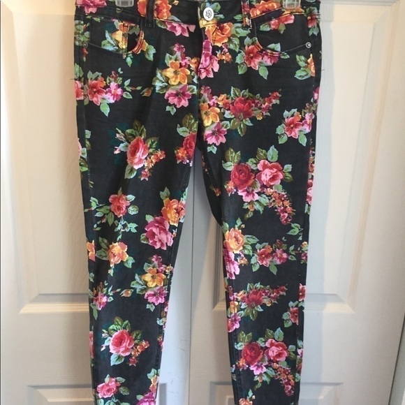 - Material Girl Floral Print on Black Denim Jeans - Picture 7 of 8